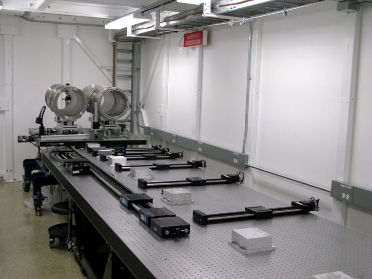 Image of the assembly of the new SAXS/D instrument